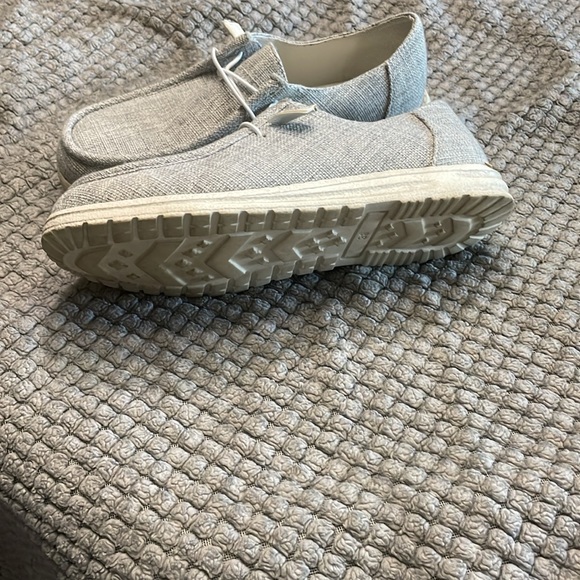 Women’s Gray Slip On Shoes Worn Once Size EUR 38/US 7 - Picture 3 of 4